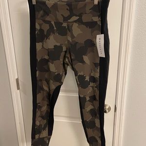 Athleta Essex Hybrid Camo leggings NWT